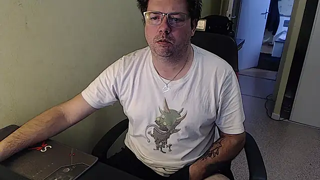 blueandwhite1 online show from January 18, 8:52 am