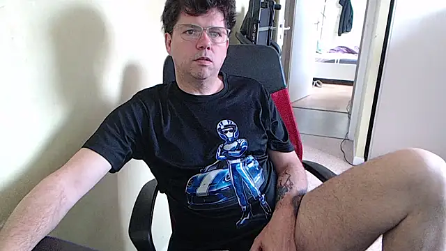 blueandwhite1 online show from April 16, 7:41 am