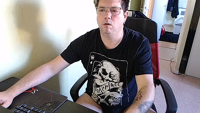 blueandwhite1 online show from December 31, 1:41 pm