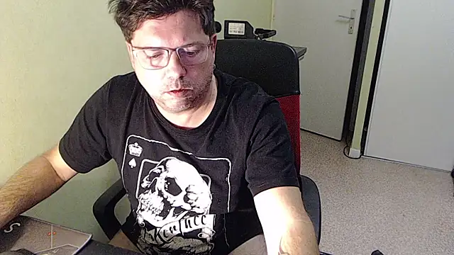 blueandwhite1 online show from November 26, 4:54 pm