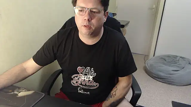 blueandwhite1 online show from March 8, 8:40 am