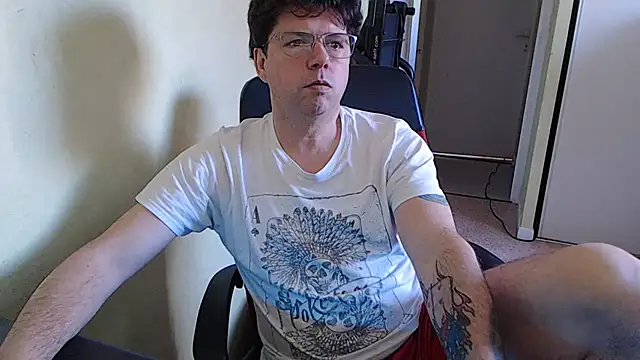 blueandwhite1 online show from April 15, 8:14 am