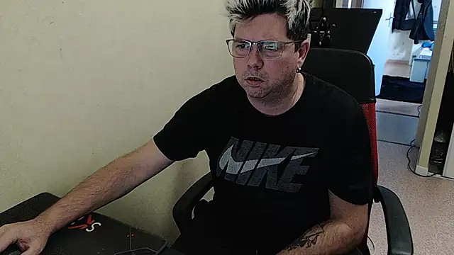 blueandwhite1 online show from December 17, 3:28 pm