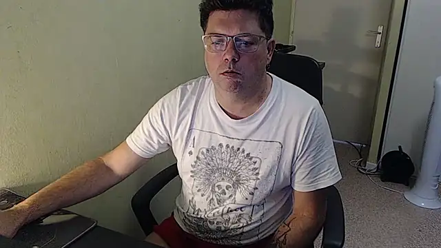 blueandwhite1 online show from September 27, 7:28 am