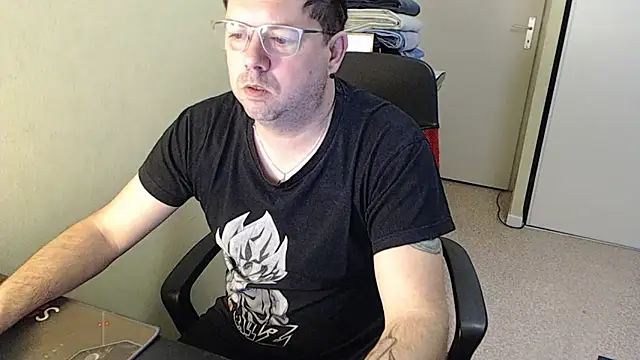 blueandwhite1 online show from February 5, 8:11 am