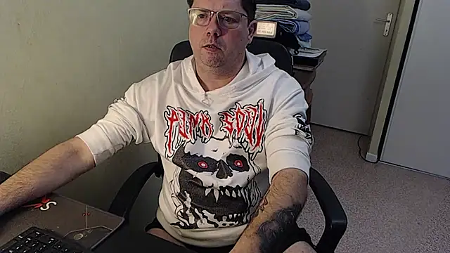 blueandwhite1 online show from February 9, 9:16 am