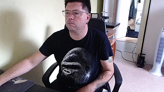 blueandwhite1 online show from September 20, 7:52 am