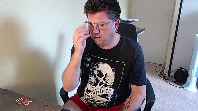 blueandwhite1 online show from October 4, 7:46 am