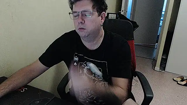 blueandwhite1 online show from December 30, 8:10 am