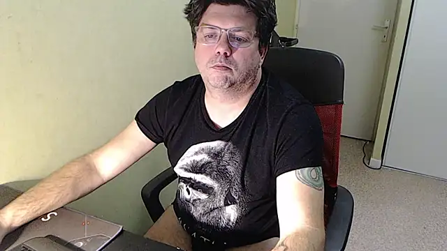 blueandwhite1 online show from January 9, 10:15 pm