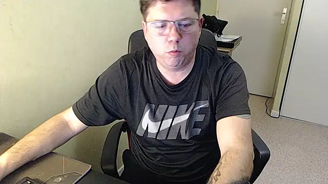 blueandwhite1 online show from February 1, 9:19 pm