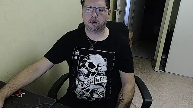 blueandwhite1 online show from December 3, 8:58 am