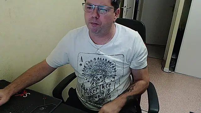 blueandwhite1 online show from December 10, 3:44 pm