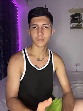 Alejandro BigCock22 online show from October 16, 4:31 am