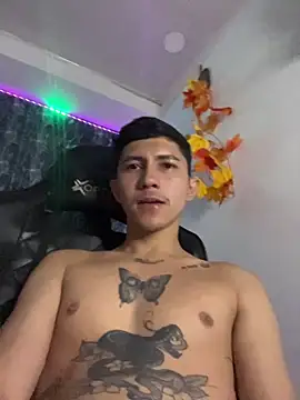 Alejandro BigCock22 online show from October 27, 4:37 am