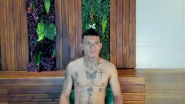Snapshot of MrJustin_ chatting on September 15, 10:33 pm MrJustin  online show from September 15, 10:33 pm