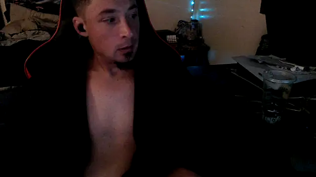 Snapshot of YoBlezz chatting on October 5, 4:27 am YoBlezz online show from October 5, 4:27 am