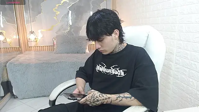 Iantwink18 online show from March 6, 3:25 am