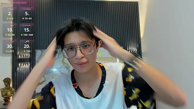 SantiagoRusso18 online show from November 28, 4:37 am