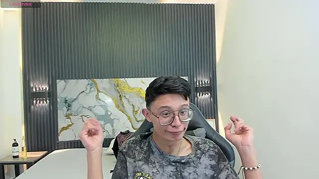 SantiagoRusso18 online show from February 4, 8:48 pm