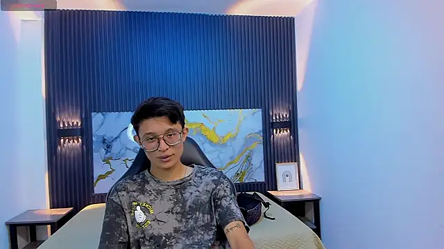 SantiagoRusso18 online show from March 6, 7:44 pm