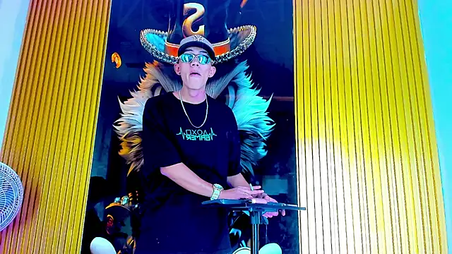 Dante Brown1  online show from October 8, 9:30 pm