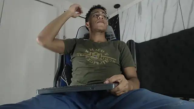 aston xvera online show from November 18, 3:10 am