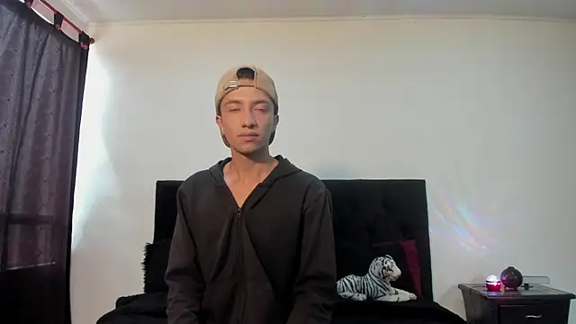 mhatias  online show from November 17, 3:59 pm