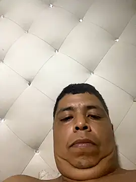 Snapshot of Chico031289 chatting on September 23, 12:43 am Chico031289 online show from September 23, 12:43 am