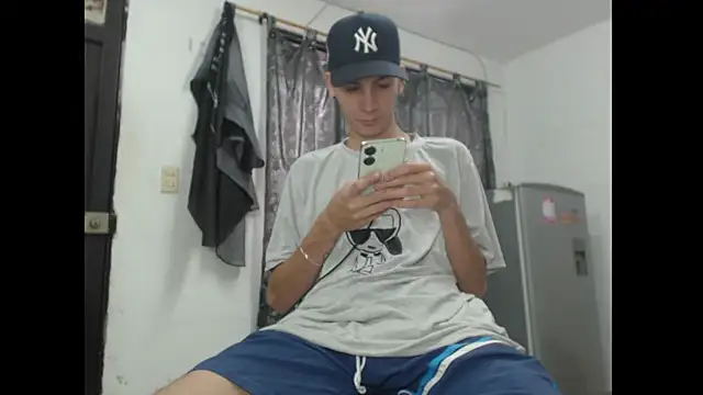 Snapshot of sam_hottt chatting on October 30, 6:53 pm sam hottt online show from October 30, 6:53 pm