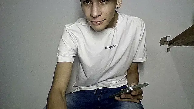 Snapshot of sam_hottt chatting on October 3, 3:55 am sam hottt online show from October 3, 3:55 am