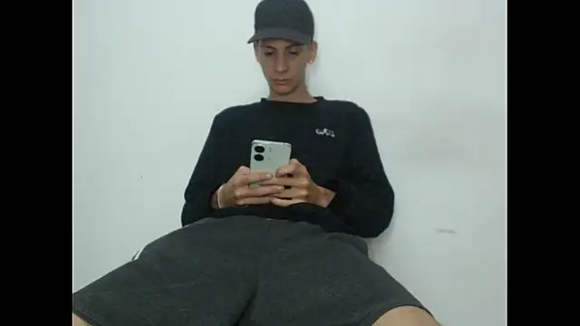 Snapshot of sam_hottt chatting on October 20, 6:12 pm sam hottt online show from October 20, 6:12 pm