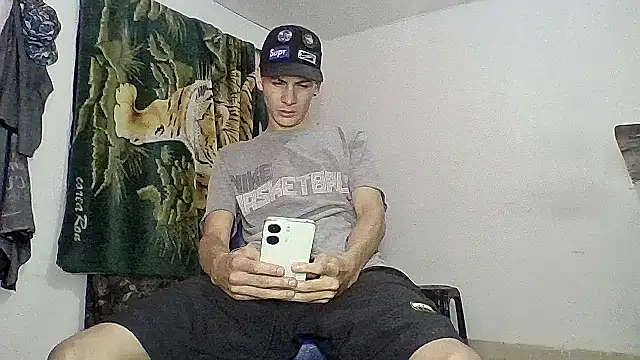 Snapshot of sam_hottt chatting on September 24, 7:29 am sam hottt online show from September 24, 7:29 am