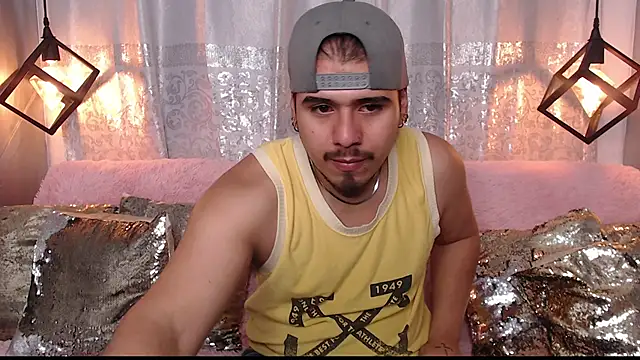 Snapshot of thiago_bos chatting on September 17, 11:44 am thiago bos online show from September 17, 11:44 am