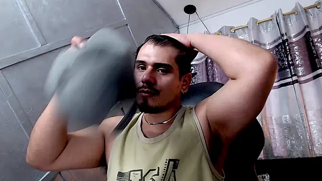 Snapshot of thiago_bos chatting on September 12, 2:06 pm thiago bos online show from September 12, 2:06 pm