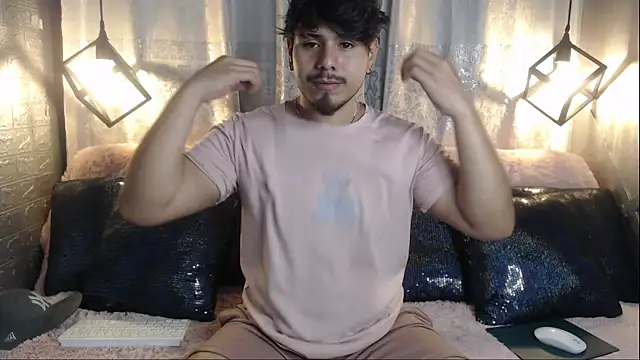 Snapshot of thiago_bos chatting on October 20, 10:30 am thiago bos online show from October 20, 10:30 am