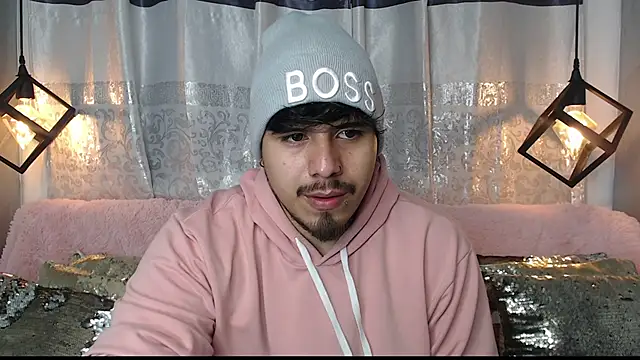 Snapshot of thiago_bos chatting on September 18, 11:45 am thiago bos online show from September 18, 11:45 am