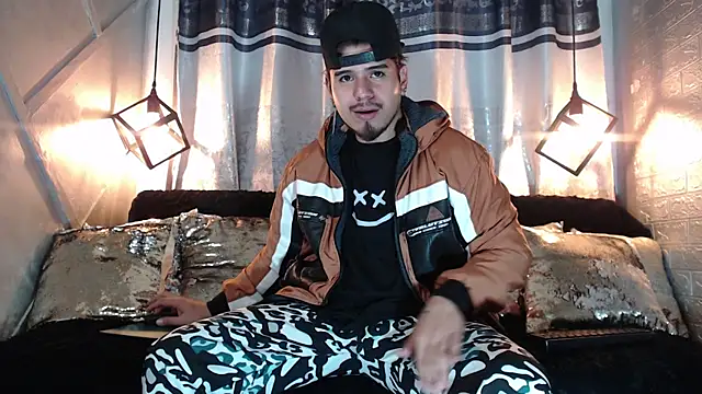 Snapshot of thiago_bos chatting on October 10, 11:15 am thiago bos online show from October 10, 11:15 am