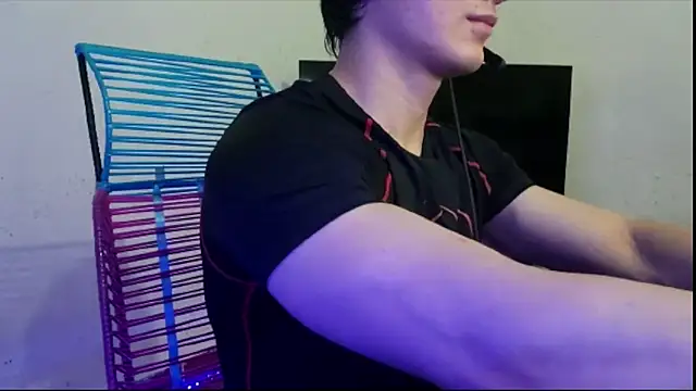 ErickWalton online show from November 13, 5:23 am