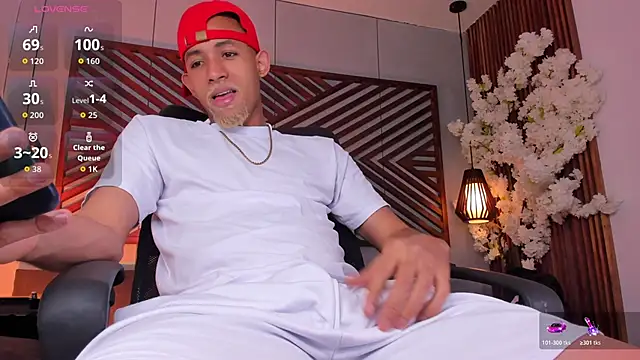 B Wild online show from November 5, 4:03 am