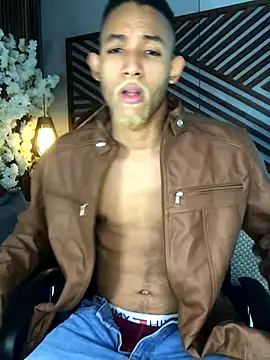 B Wild online show from October 13, 5:35 am