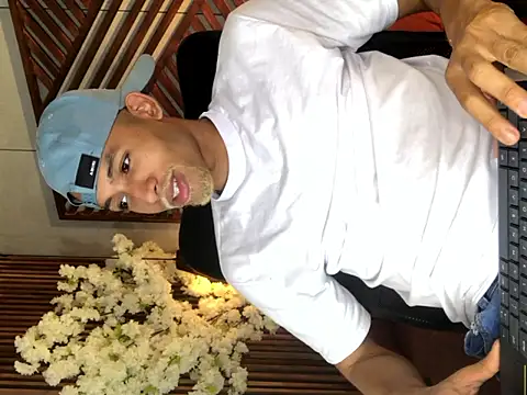 B Wild online show from October 6, 4:50 am