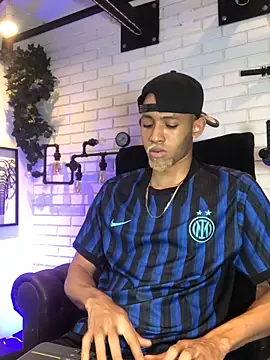 B Wild online show from September 27, 3:48 am