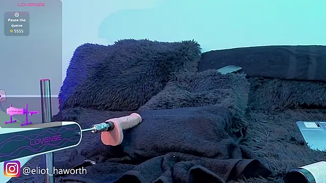 Eliot Haworth online show from September 21, 1:06 am