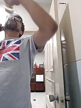 Snapshot of Mac50rus chatting on October 22, 5:33 am Mac50rus online show from October 22, 5:33 am