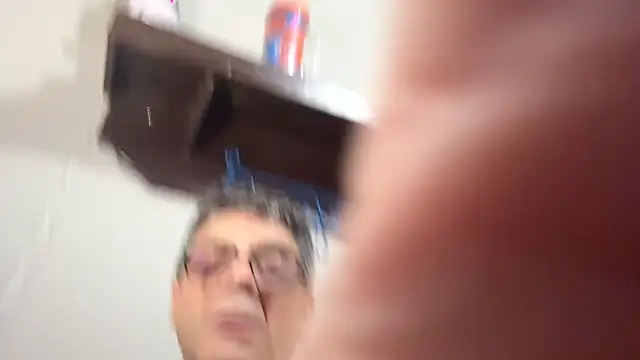 Snapshot of Mickelangello75 chatting on October 20, 6:12 pm Mickelangello75 online show from October 20, 6:12 pm