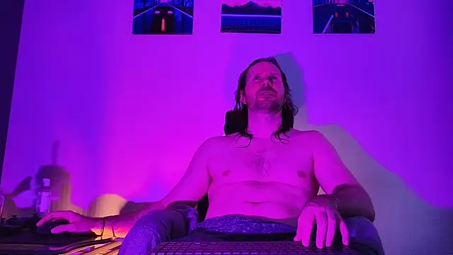 Snapshot of AlbinoAdonis chatting on October 1, 8:35 pm AlbinoAdonis online show from October 1, 8:35 pm