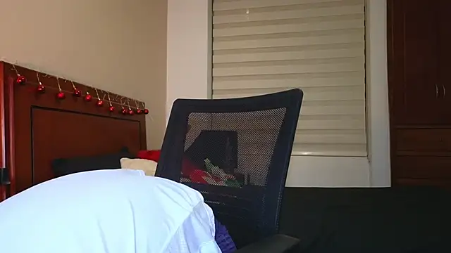 tightncuteass online show from November 12, 1:00 am