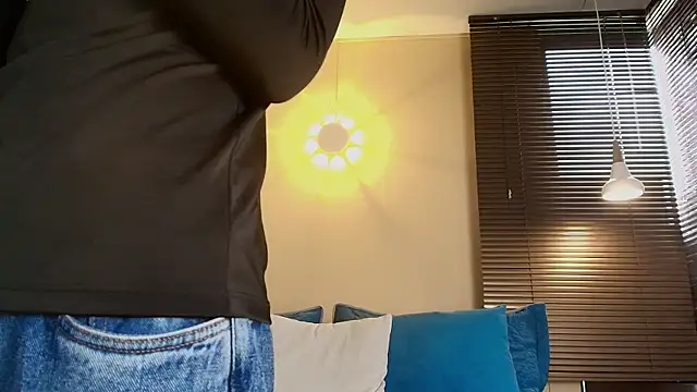 Snapshot of Axel_Moon_S chatting on October 13, 6:14 pm Axel Moon S online show from October 13, 6:14 pm