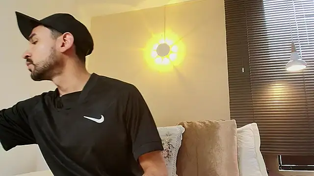 Snapshot of Axel_Moon_S chatting on October 20, 6:23 pm Axel Moon S online show from October 20, 6:23 pm